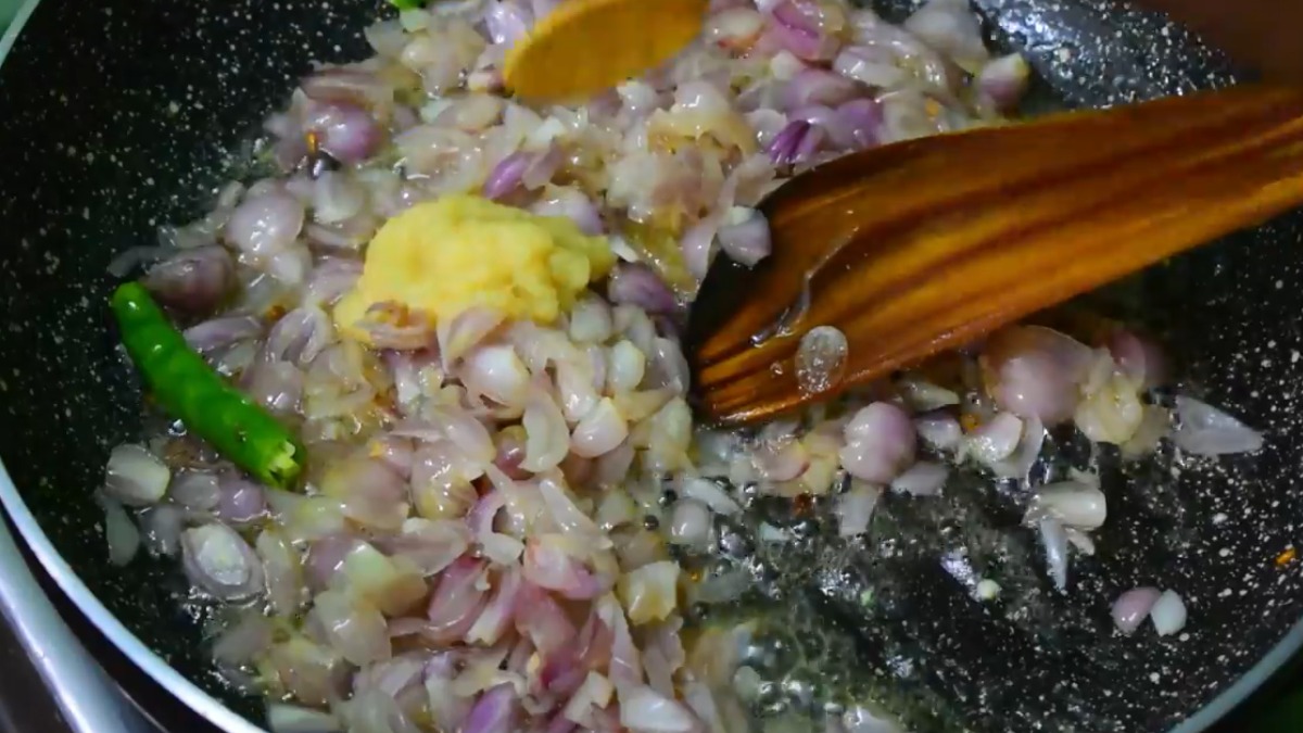 Chettinad Prawn Gravy - Add green chilli and ginger-garlic paste