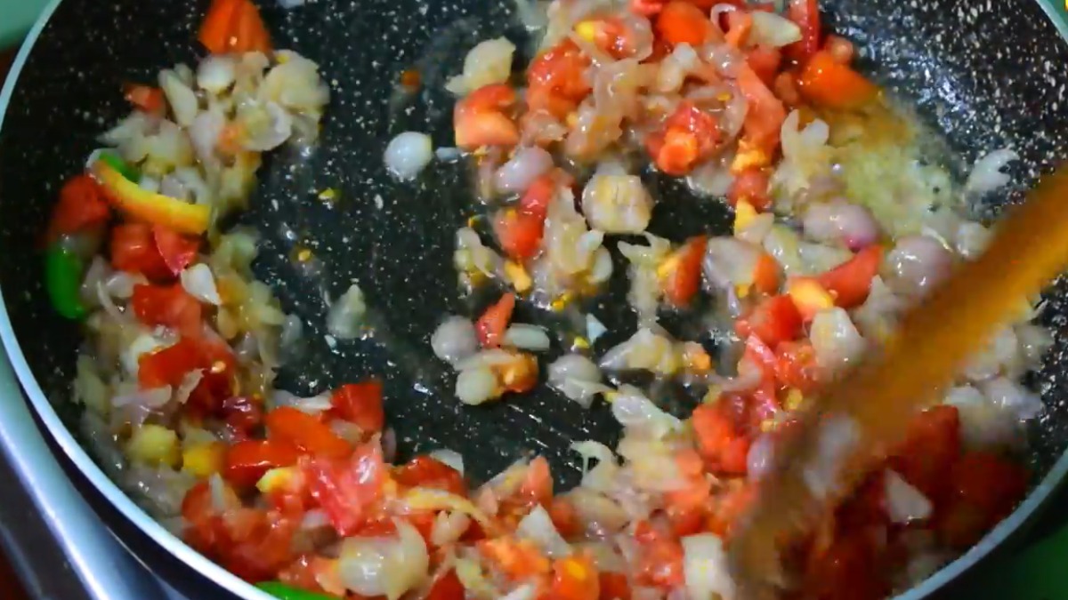 Karikudi Prawn curry - Add the tomatoes