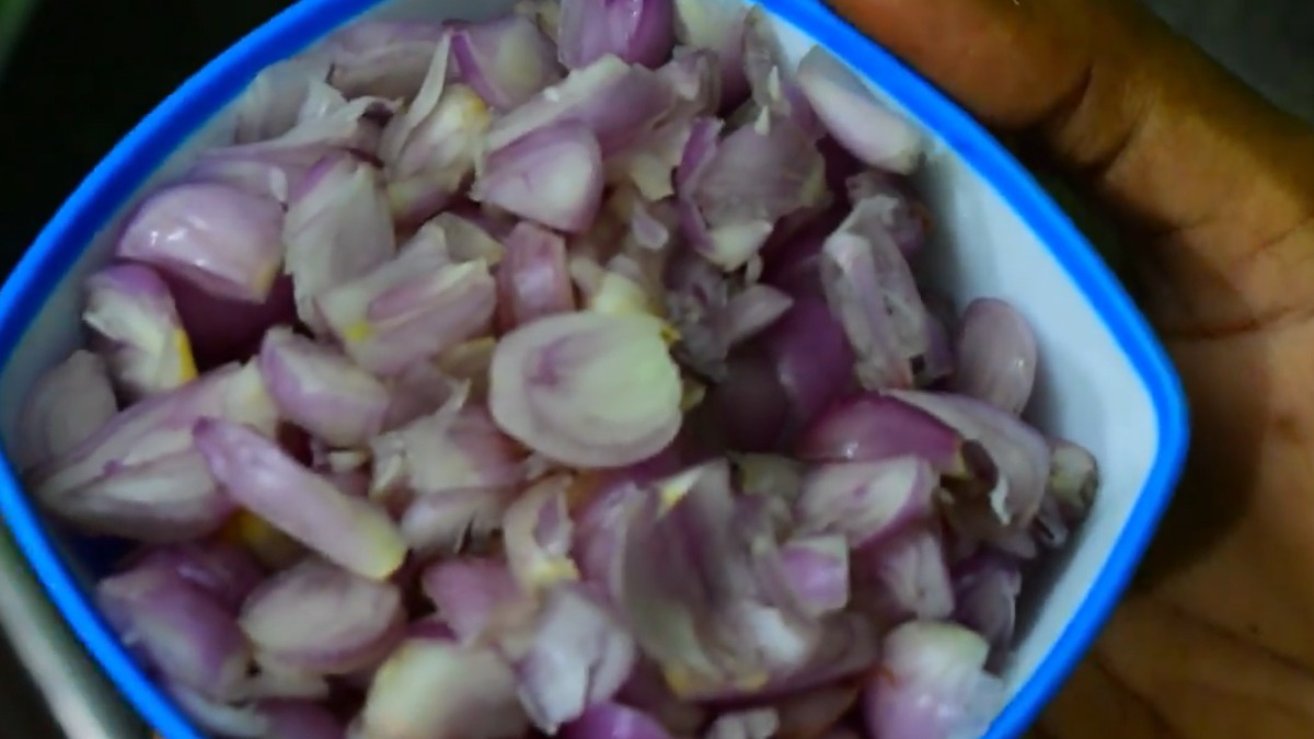 Prawn Gravy Recipe - Cook the onions