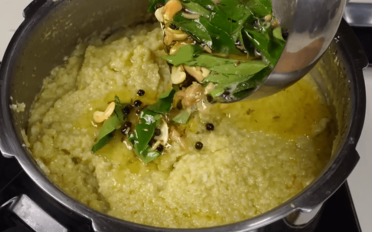 pongal 11 Add the tempering in pongal
