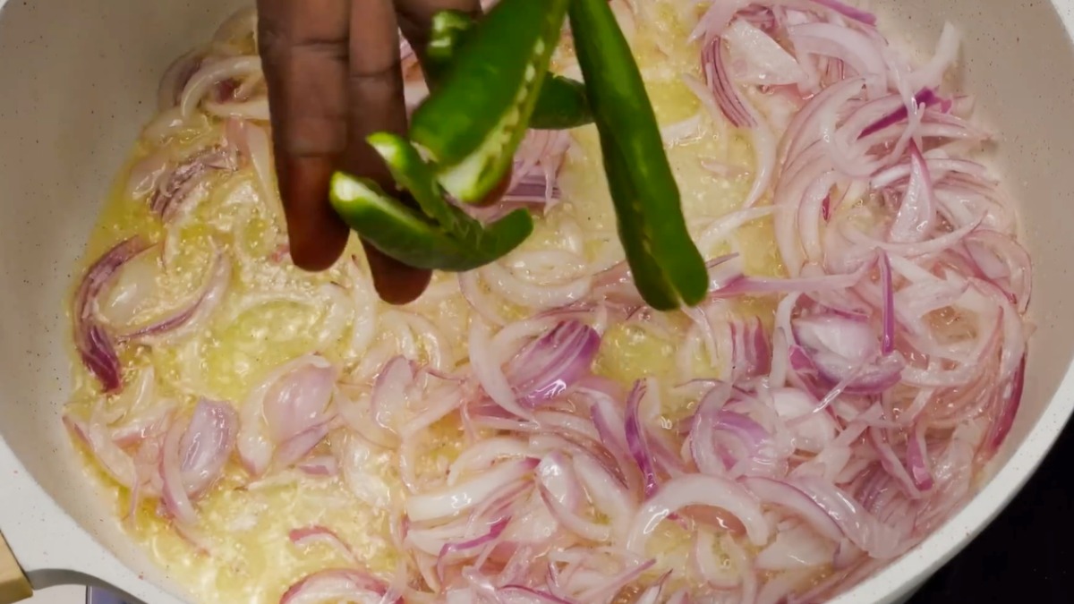 Chicken biriyani - Onion Fry the Onion for Chicken 65 biriyani