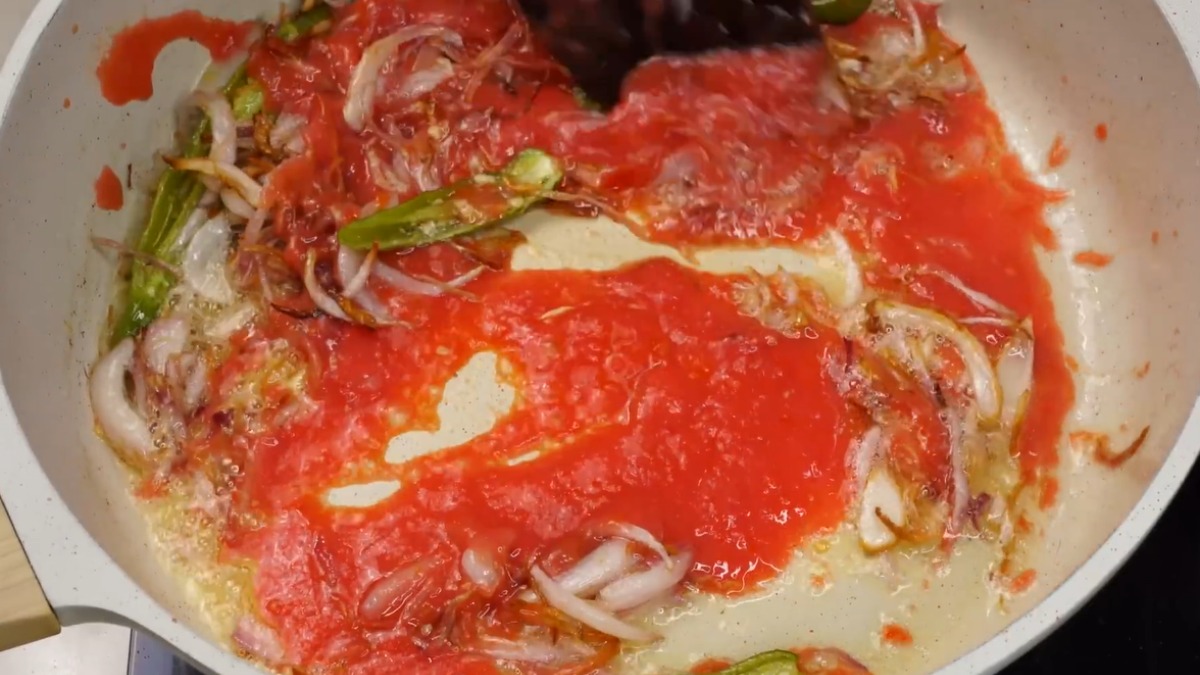 Chicken biriyani - sauce Add Tomato Paste for Chicken 65 Biriyani