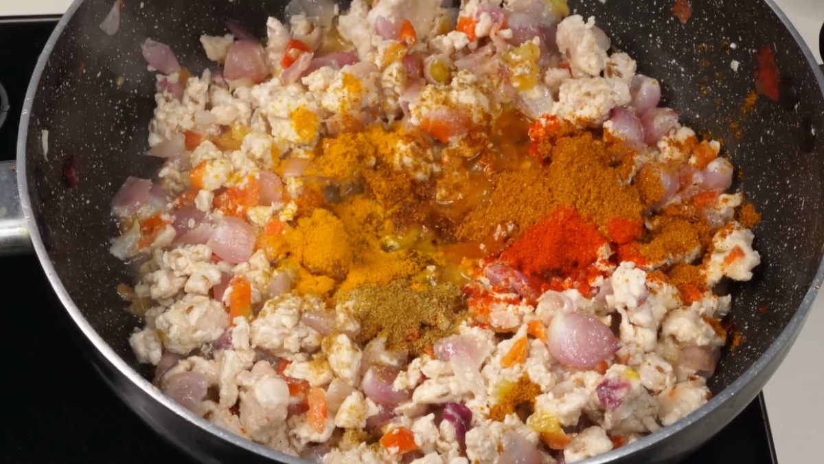Added spices on Chicken podimas