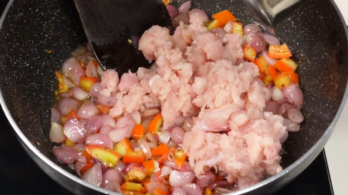 Coarse grinded chicken on podimas recipe