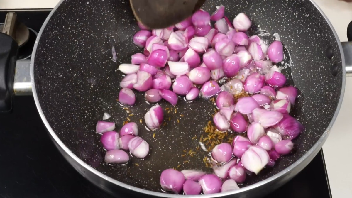 Onion in Podimas recipe