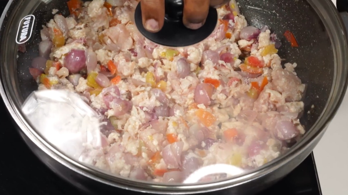 Cover cook the chicken podimas