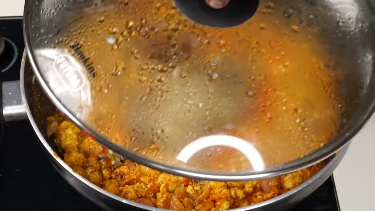 Cover cook the chicken egg podimas recipe