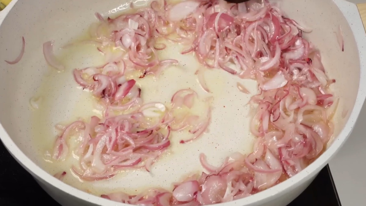 Capsicum Pulao saute onion