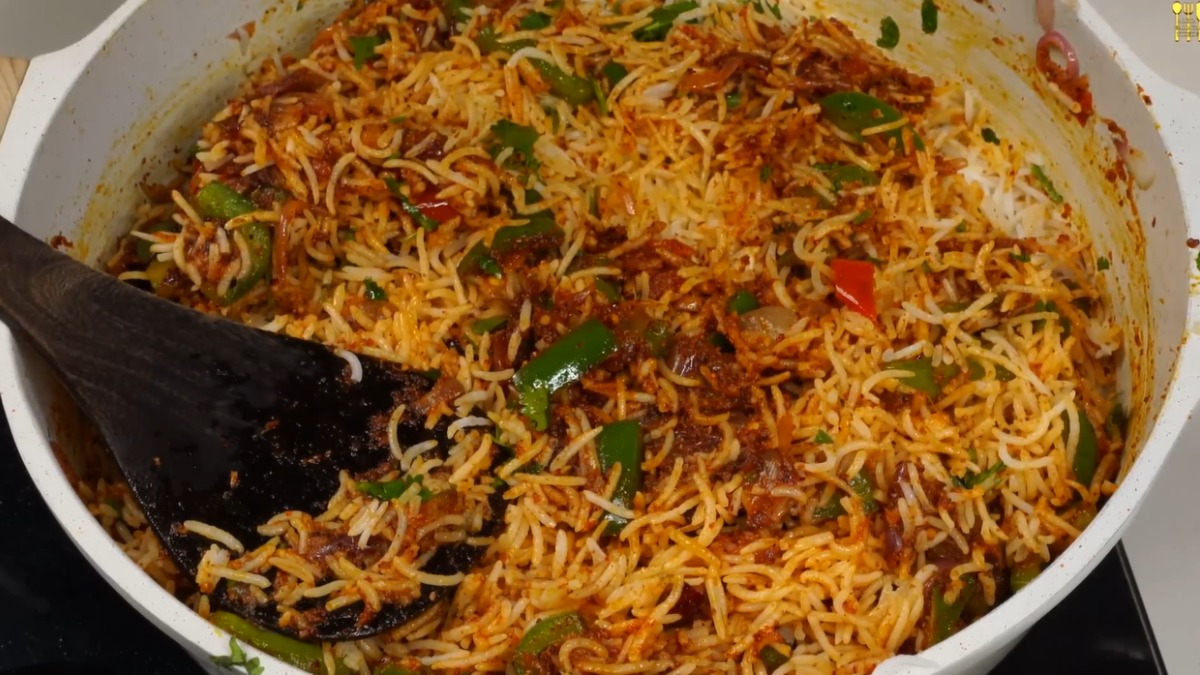 capsicum fried rice - Mix the rice