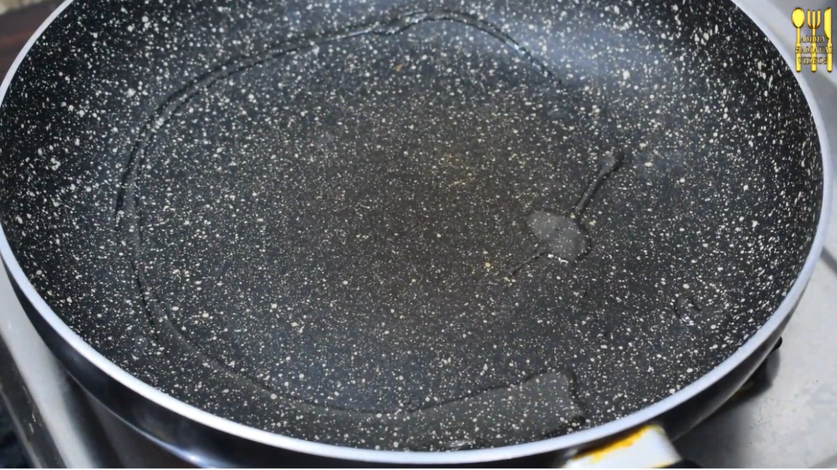 Add oil on pan for Egg fried rice recipe