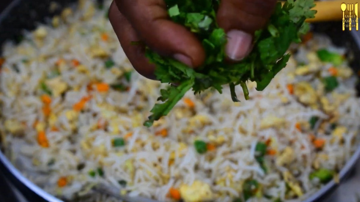 Garnish the Vegetable egg fried rice recipe