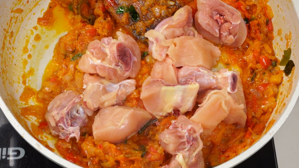 Add chicken to make chicken masala