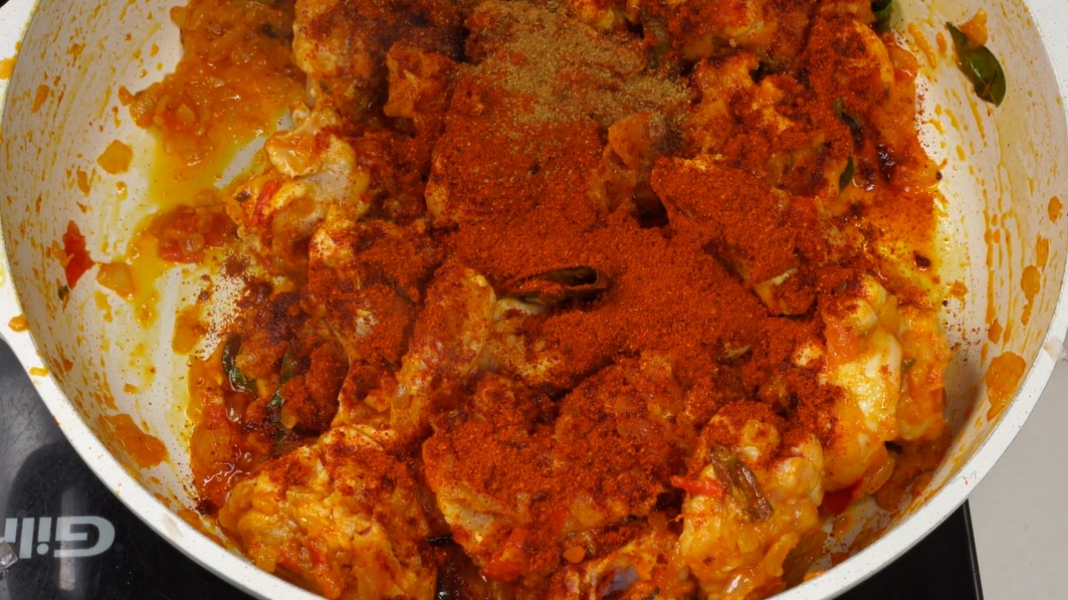 Add the homemade masala for chicken gravy