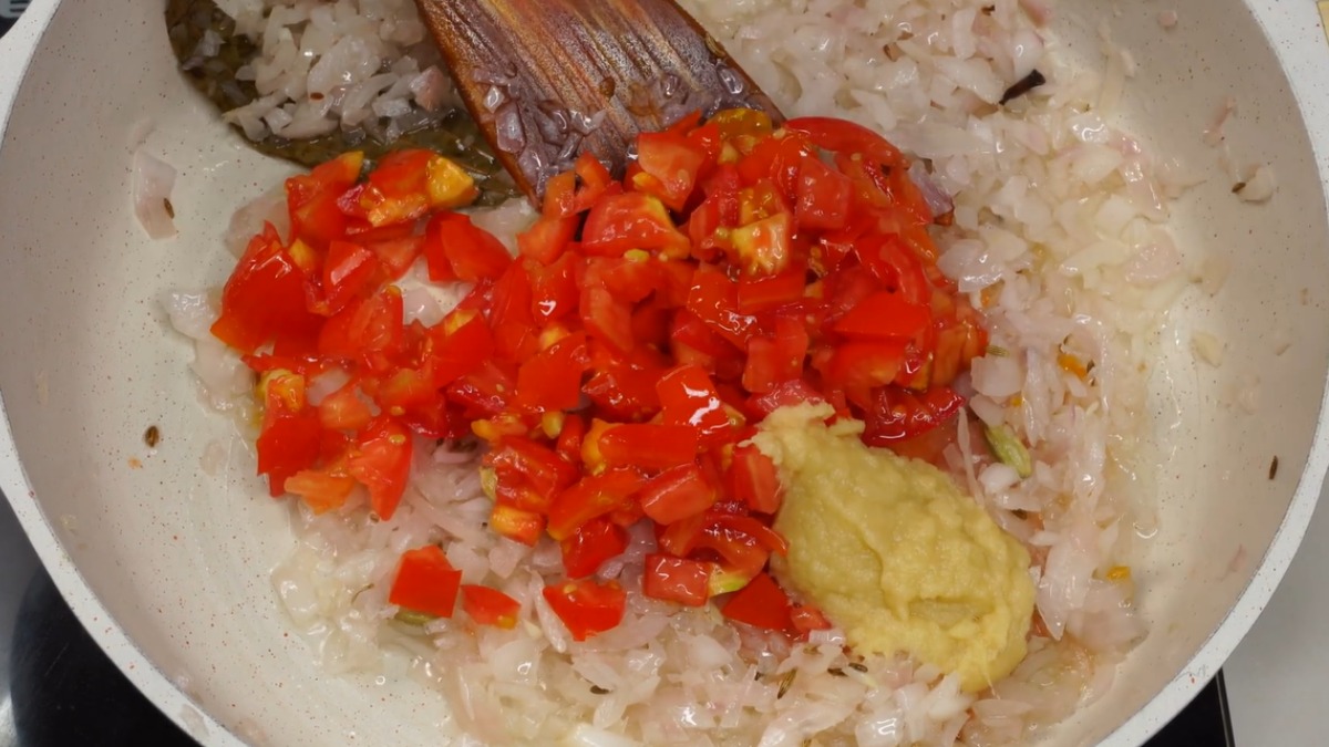 Chicken masalas add tomato and ginger garlic paste