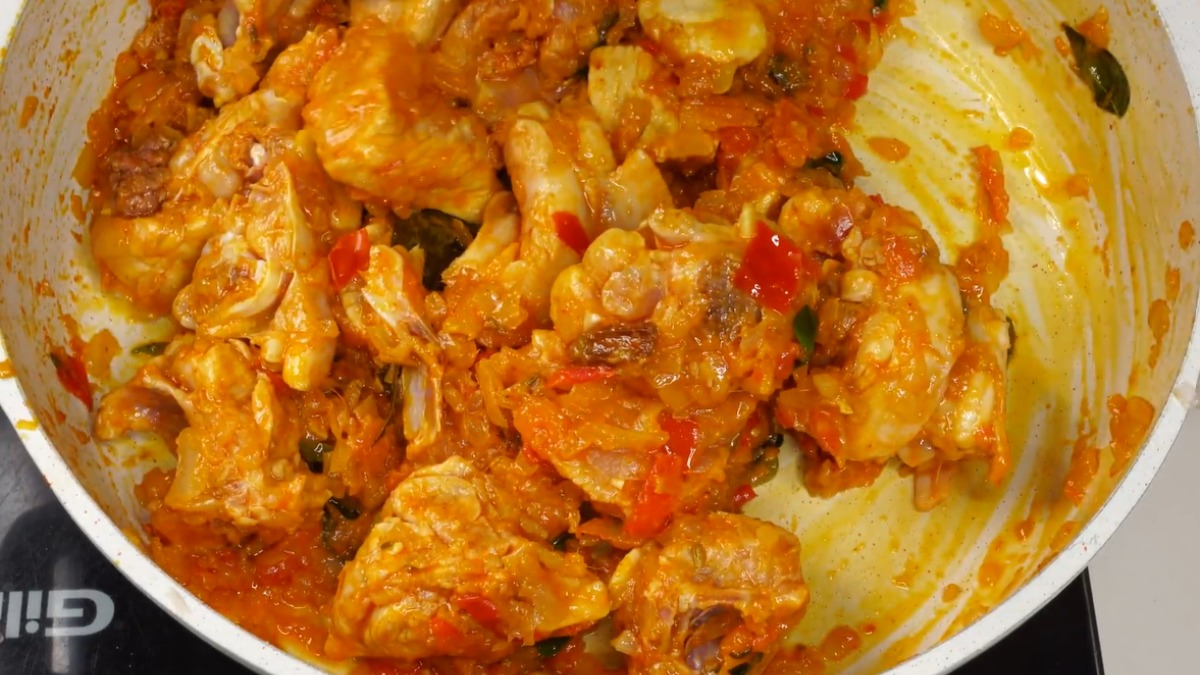 Saute chicken for chicken gravy