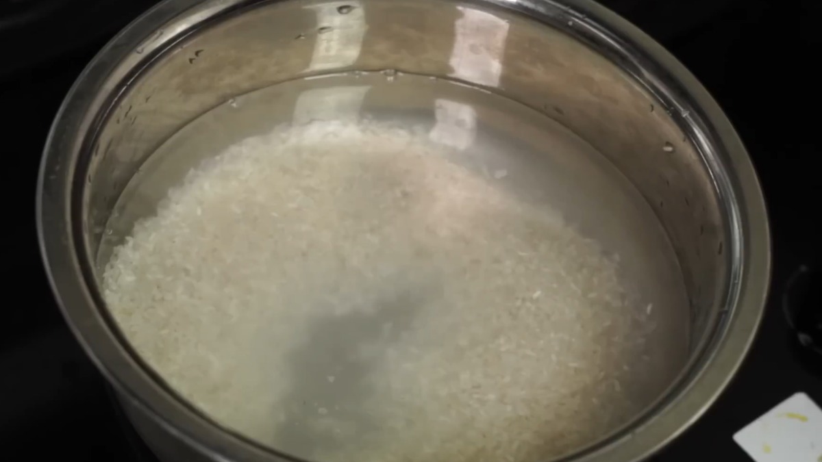 Cook raw rice for Sakkarai Pongal recipes