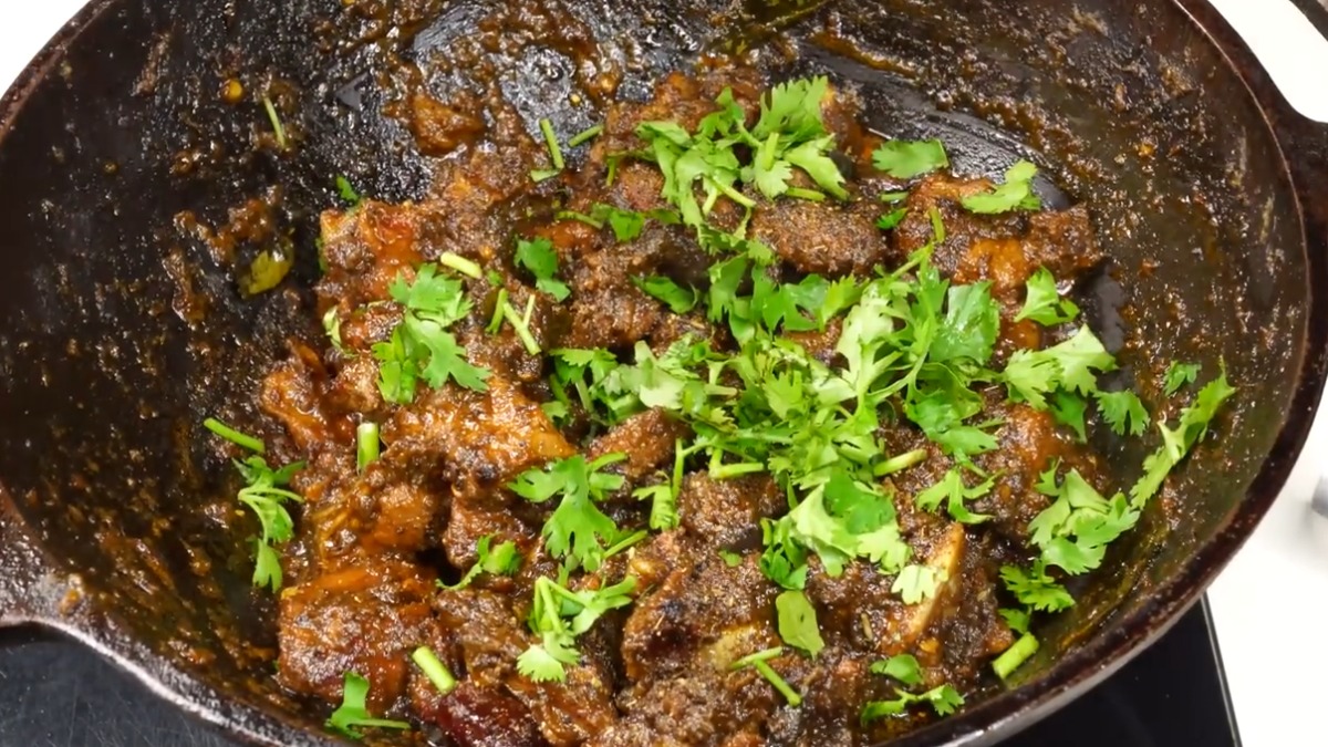 Garnish coriander leaves in mutton roast