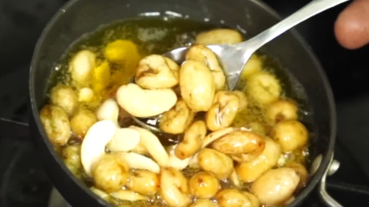 Prepare the tempering for Sakkarai pongal