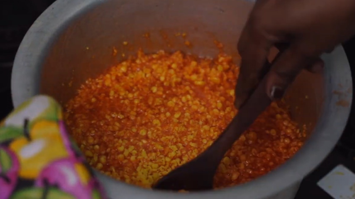 Motichur Laddu - Mix in the boondi