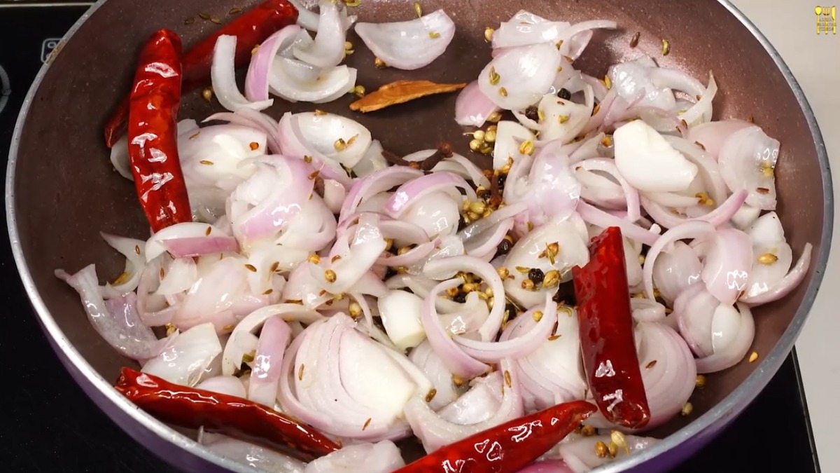 Mutton Masala in tamil - Add Red chillies and onion