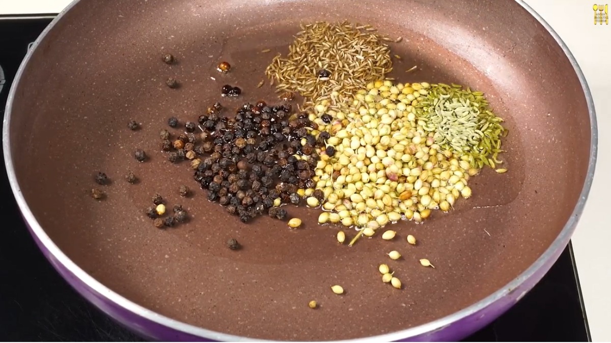 Mutton curry recipe - Roast the spices